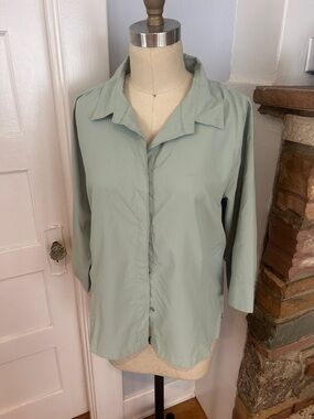 Light Sage Snap-Front Women's SPF Hiking and Outdoor Shirt - Casual Camp Collar